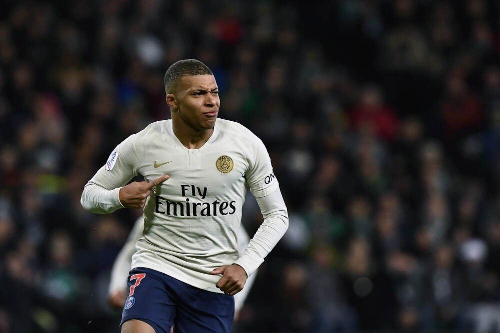 “以卵击石能赢”的谎言应早日被肃清